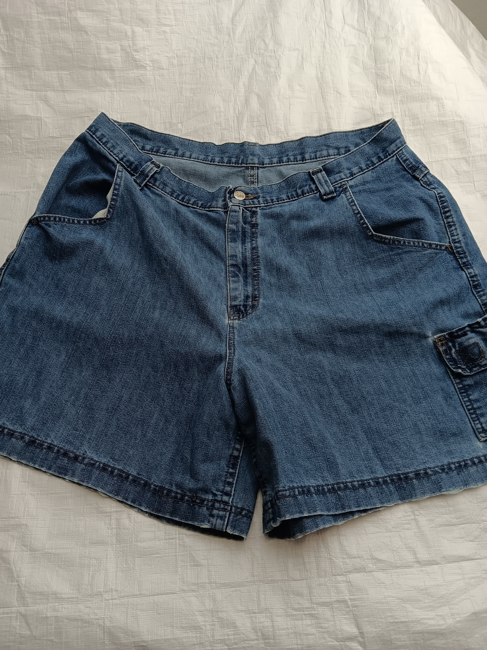 ( SOLD )Lee riveted women's denim cargo shorts